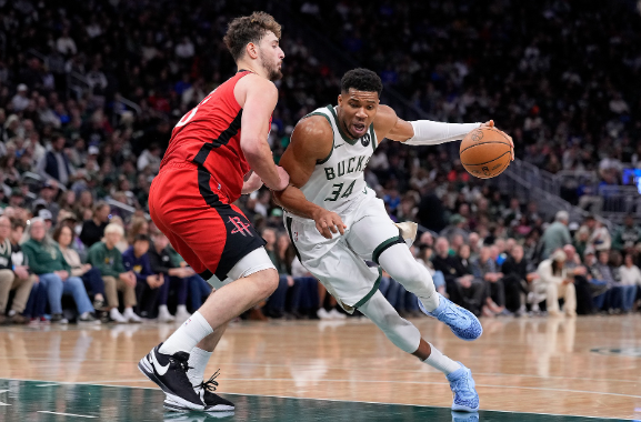 高管解析字母哥交易：休赛期或现更好报价