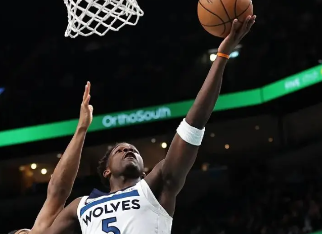 惨败+交易喧嚣！伦纳德29分空砍，温情表态力挺哈登