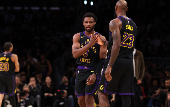 温情时刻！詹姆斯谈布朗尼登场：骄傲且珍贵