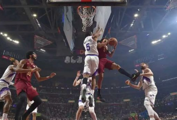 骑士：攻防博弈中的季后赛突围战