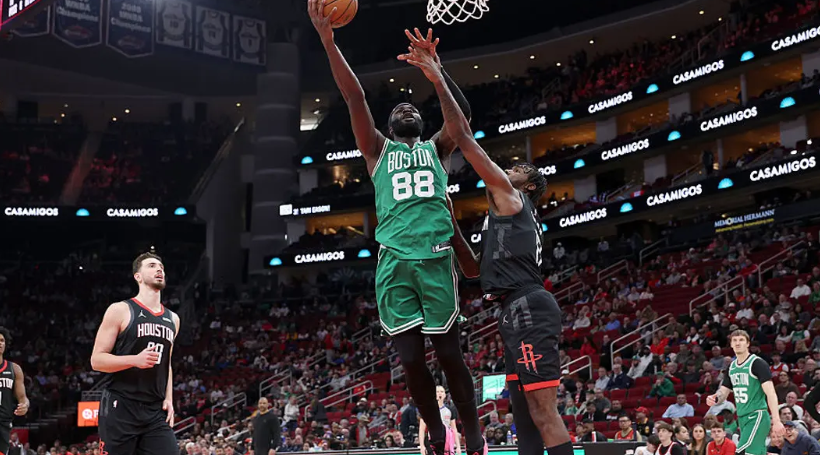 残阵绿军显底蕴 大胜火箭豪取关键一胜