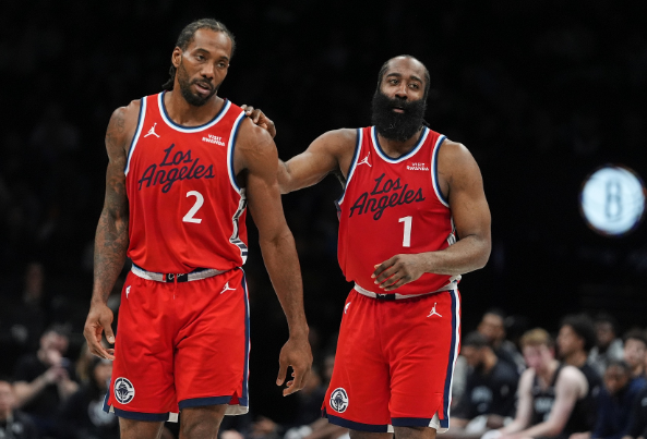 伦纳德谈哈登：他是很棒的队友，我们依旧紧密