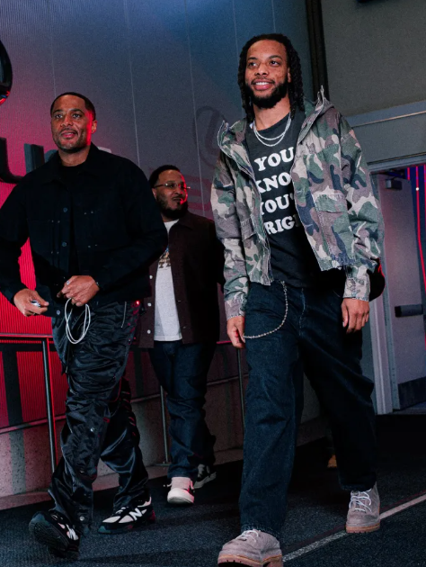 快船社媒晒加兰入场瞬间，一句“他来了”开启洛杉矶新征程