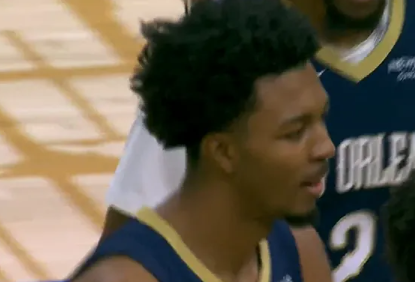 墨菲第四节连中三记三分，11记破纪录助鹈鹕力克雄鹿