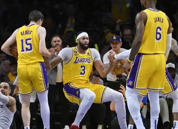 紫金风暴：湖人逆境中奏响争冠强音