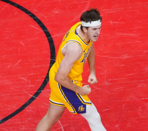 里夫斯复出爆发 助湖人逆转76人