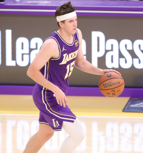 里夫斯爆砍35分助湖人取胜 谈心态重胜轻数据