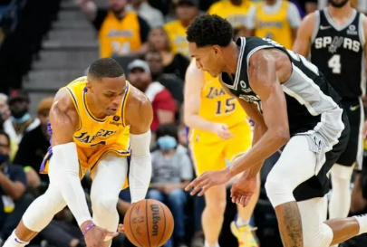 湖人双核迎战马刺青春风暴 2月11日西部卡位战悬念升级