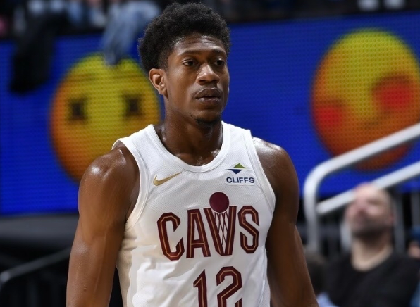 老鹰振翅：从低谷到逆袭的赛季征程