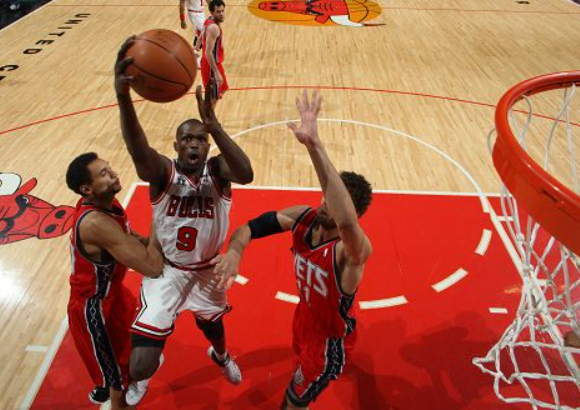 公牛：逆境中奋蹄，赛场书写不屈篇章