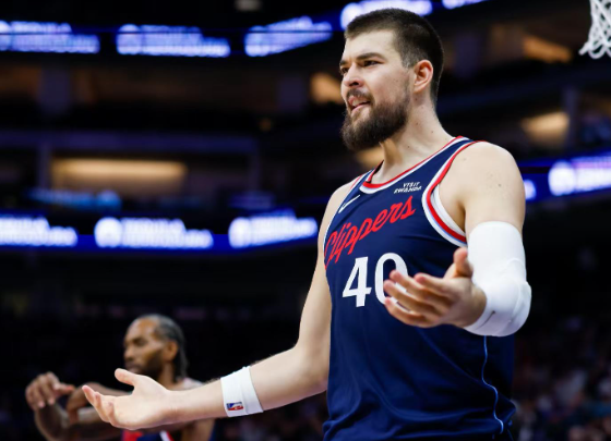 步行者：逆境中奏响不屈战歌