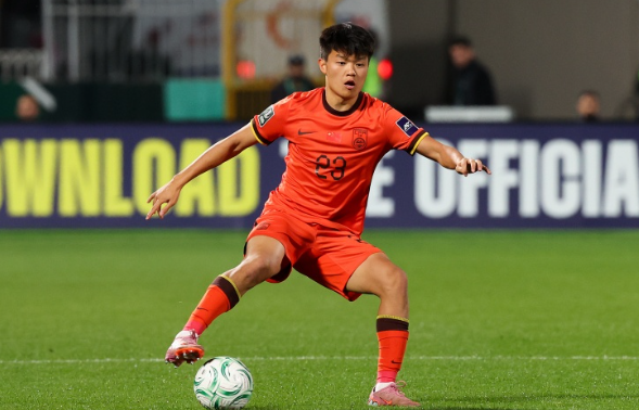 杨希转会费涨幅罕见 青训小将迎发展契机