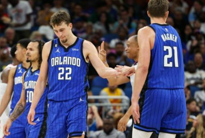 魔术锋线双星缺阵 雄鹿残阵能否逆袭东部劲旅