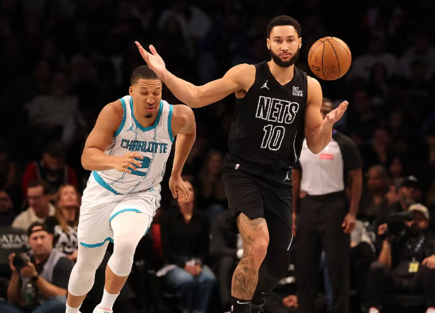 黄蜂：逆袭风暴中展翅翱翔