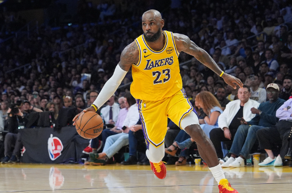 湖人不敌雷霆，詹姆斯赛后坦诚发声并道歉