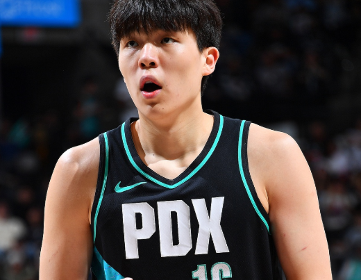 开拓者大胜76人，杨瀚森末节登场引关注