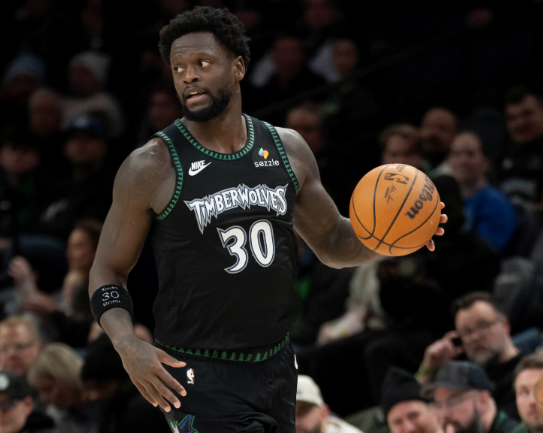 殷文玉盛赞兰德尔 攻防两端统治赛场