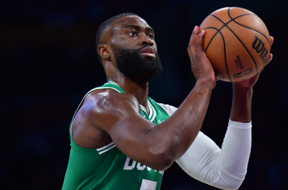 绿军官宣加州客场横扫，队史第三次达成壮举