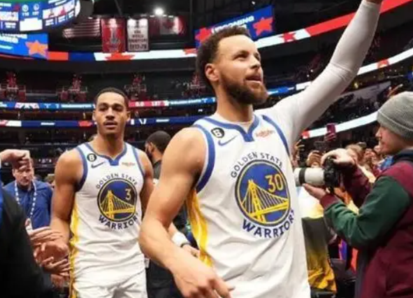 勇士：残阵逆袭，在困境中绽放光芒