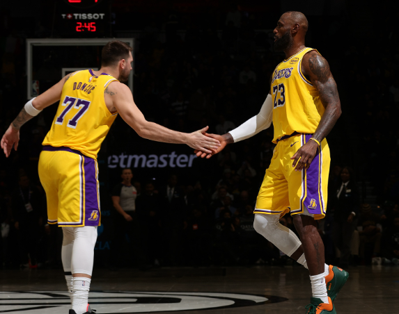 惜败魔术！东契奇赛后回应与詹姆斯无交流