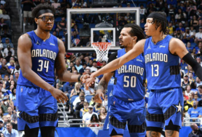 魔术挑战火箭：复古篮球的肌肉碰撞