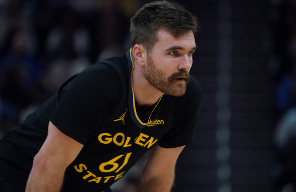 温情时刻！斯潘塞兄弟赛前热聊