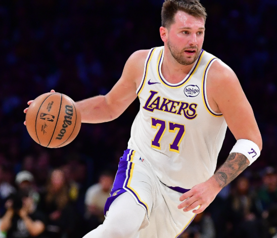 湖人客场惜败太阳 东契奇直言全力争胜