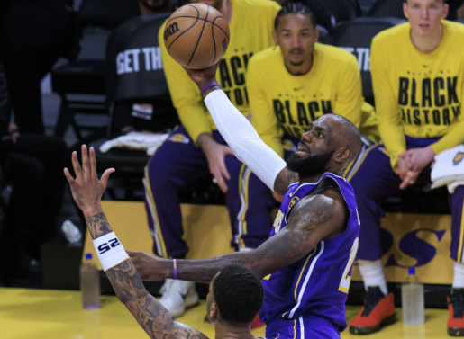 科尔盛赞詹姆斯 称其推动无位置篮球变革