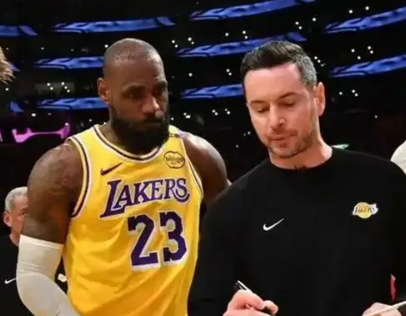 紫金荣光：湖人逆境中奏响奋进之歌