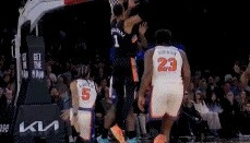 文班点飞防守直杀内线 起飞滑翔力压阿努诺比暴力隔扣