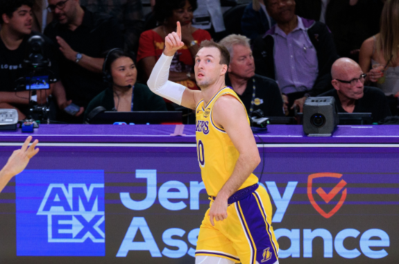 湖人胜鹈鹕 肯纳德高效发挥创佳绩