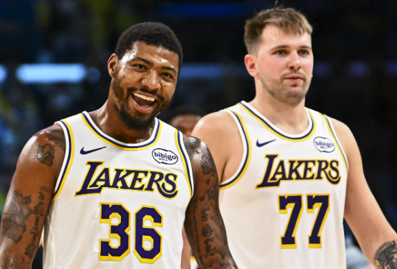 湖人胜鹈鹕 东契奇盛赞斯玛特