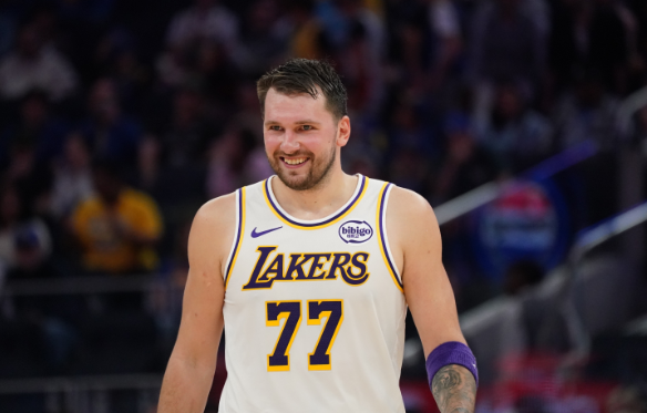 湖人胜鹈鹕 东契奇谈第四节取胜关键