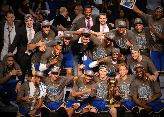 勇士：在风雨中砥砺前行的争冠劲旅