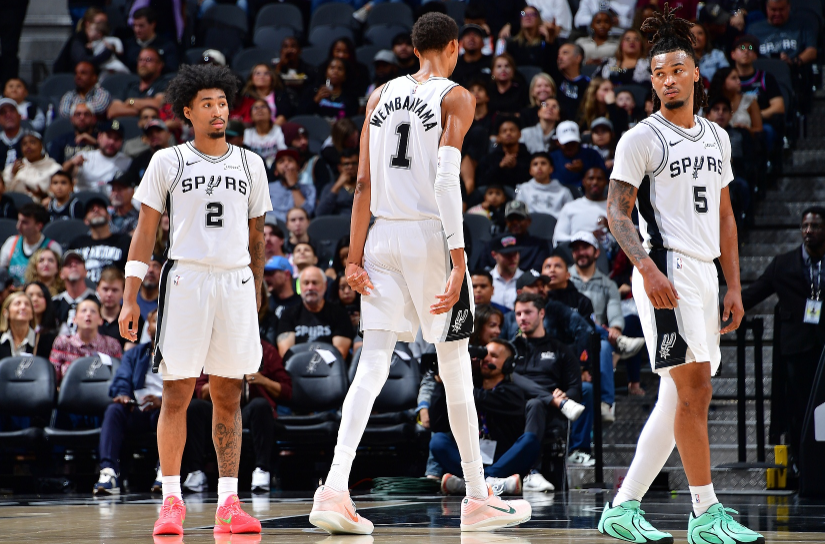 张佳玮的“马刺赢球公式”——文班守、卡斯尔推、哈珀砍，三要素缺一不可