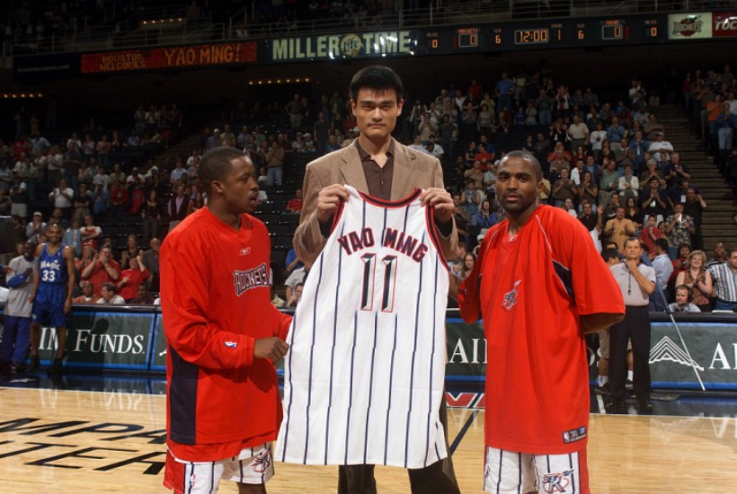 "一记耳光"背后的冰冷真相——NBA生意场上的莫布里和弗朗西斯