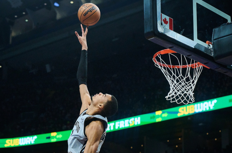 24分钟，差一点5×5——文班亚马的“划水”，是别人的天花板