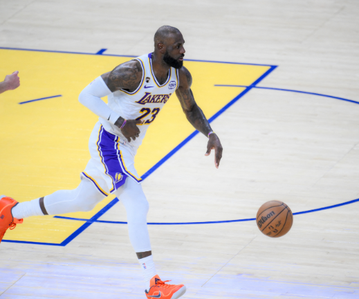 美记：提议LBJ模仿霉霉“时代巡回退役巡演” 和每支队签一周合同