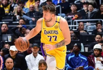 紫金军团战纽约铁骑 湖人尼克斯再掀狂澜