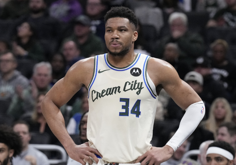 铁林一针见血——字母哥复出“疯狂”且“无意义”，雄鹿在干什么？