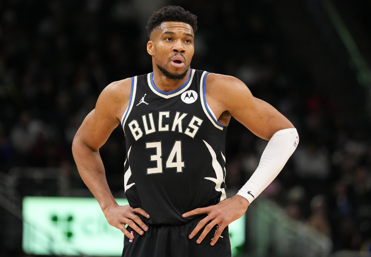 字母哥说“我打得不好”——这话听着扎心，但比任何数据都真实