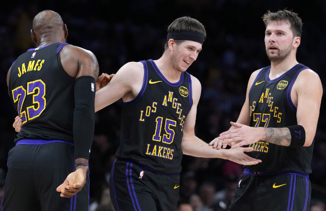 詹姆斯的尴尬：从主人到客人