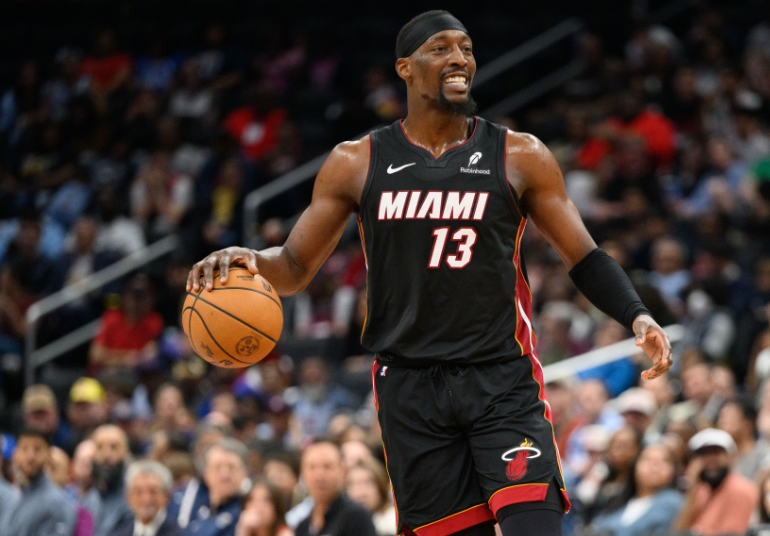 24中11？不，阿德巴约的恐怖不在命中率，在6抢断1盖帽