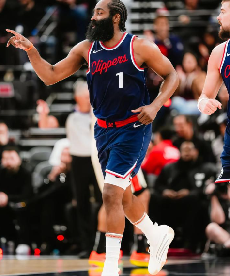 文班亚马29+8+4帽封神，赛后揭秘不看人封盖：绝非作秀，全是实战技巧