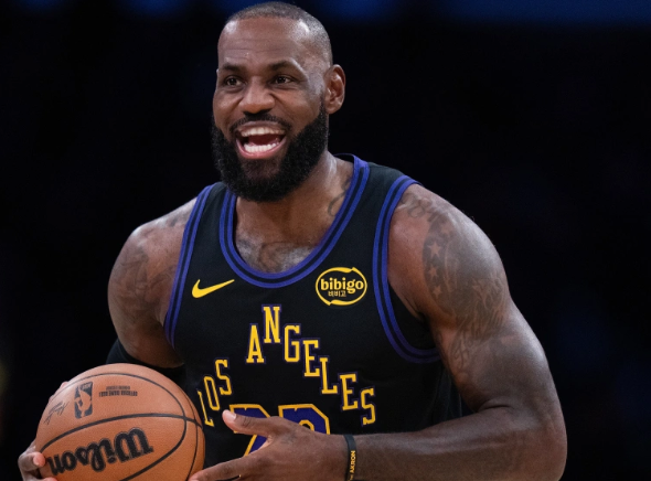 紫金军团：逆境中破浪前行，湖人书写坚韧篇章