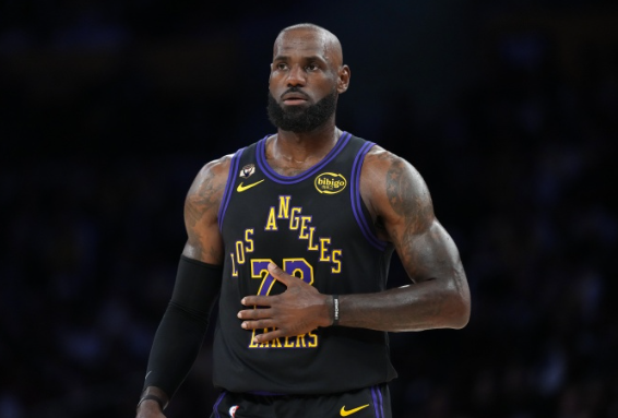 詹姆斯伤病升级 明日湖狼大战出战成疑