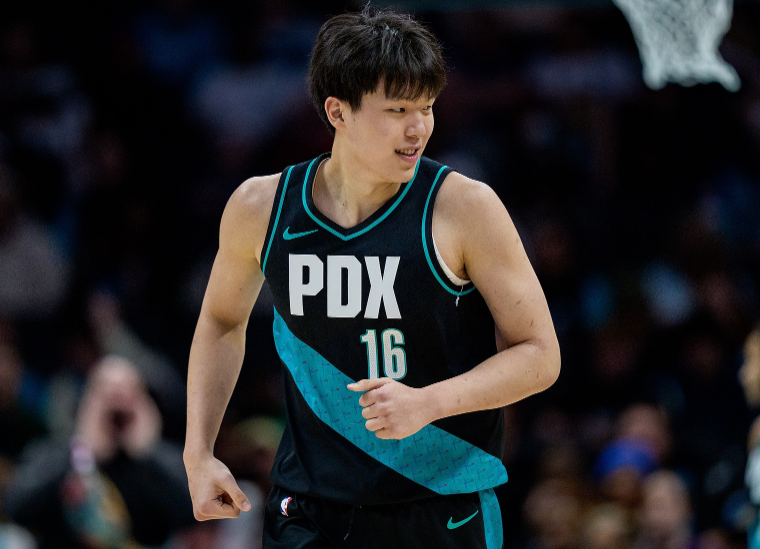 韩乔生：杨瀚森时间虽短亮点不少，防守端脚步移动明显提速