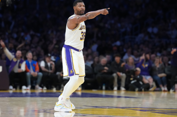 拉拉维亚盛赞斯玛特 称其为防守成长引路人