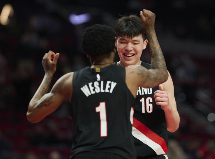 菜鸟们的“冰与火”——杨瀚森5分1扣，哈珀19+6稳如狗，弗拉格全面但铁，康神失准