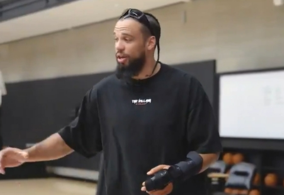 狄龙自曝防不住小卡改防哈登——“他90%的威胁都在左路”